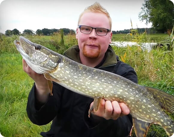 Flo von Fishing Team Heileit mit Hechtfang