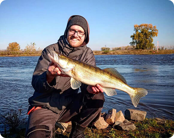 Angler mit Zander